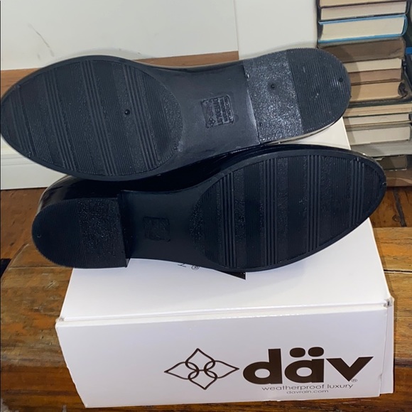 DAV Glasgow Chain Rain Booties Blk/Gold Sz 10 NIB - Picture 4 of 5